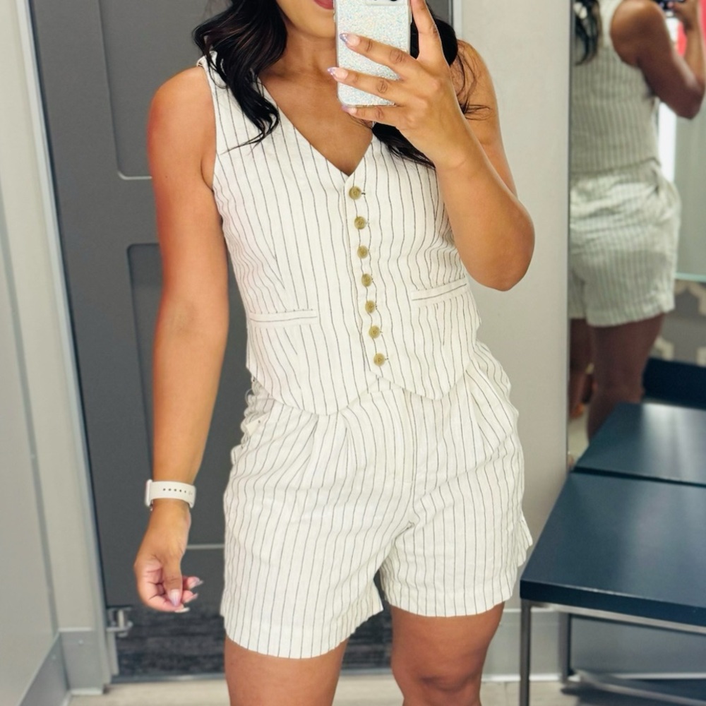 Tailored Suit Vest A New Day Tan XS AND High-Rise Pleated Shorts Cream/Black 4